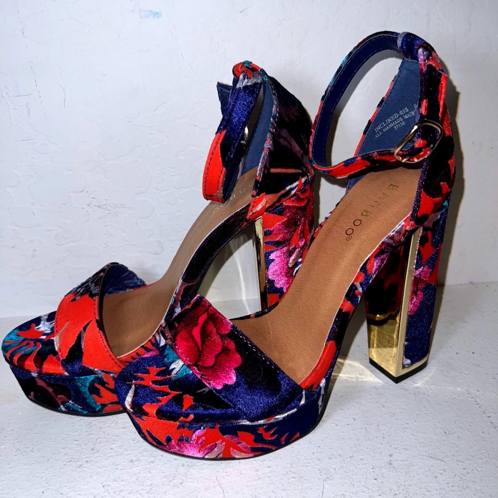 Bamboo Inclined Womens Tropical Floral Velvet Platform Block Heel Sandals size 6